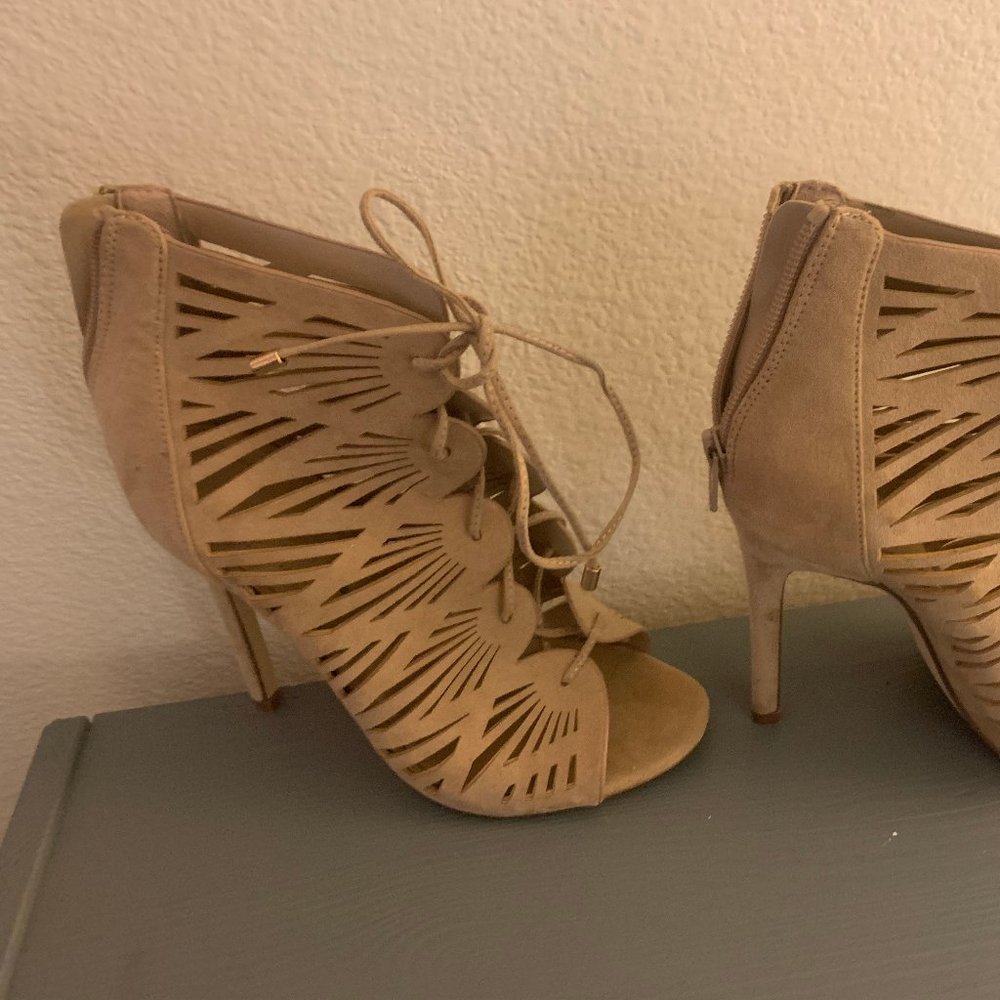 Aldo Lace up Gladiator Sandal Heels tan Size 5